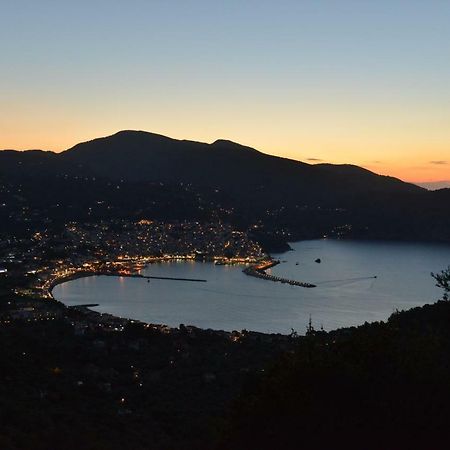Villa Kalypso And Villa Kirki Skopelos Town Bagian luar foto